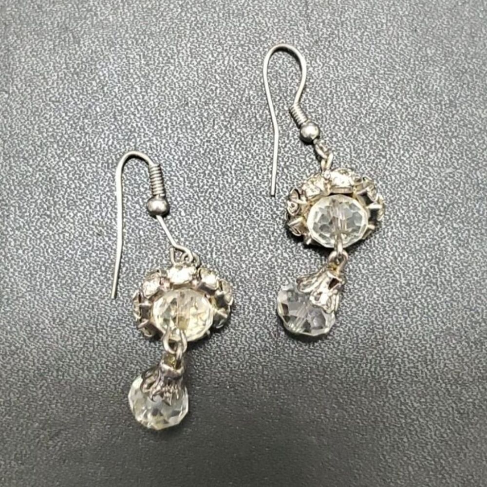 Vintage silver tone sparkly crystal earrings